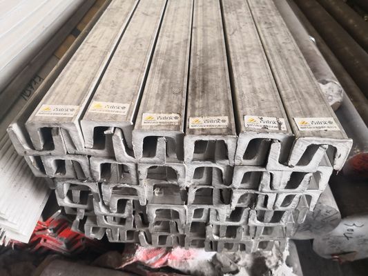 AISI304L 2 मिमी 3 मिमी स्टेनलेस स्टील यू चैनल बार आकार 80 * 40 90 * 45 304 उद्योग